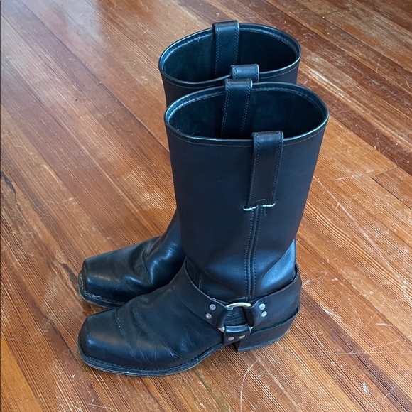 Frye - Picture 4 of 9